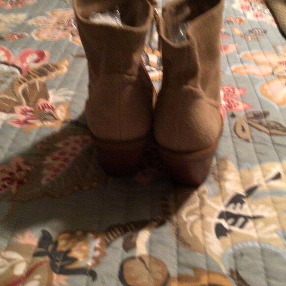 Vince Camuto "Amtinda" Tan Suede Pointed Toe Western Style Boots Women size 8.5 - Picture 3 of 6